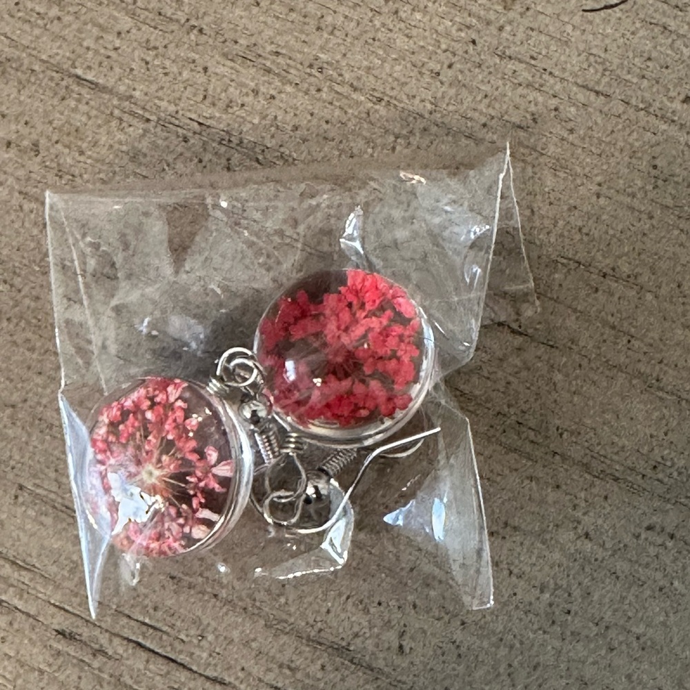 Elegant Silver and Pink Floral Round Earrings - Picture 3 of 4